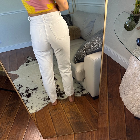 VINTAGE - White denim, offset button, super cute! tagged size 8, fits like 4 - Picture 3 of 3